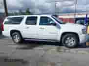 2010 Chevrolet Suburban LT z VIN 1GNUCJE05AR210539, wystawiony jako IAAI lot #41805107 z przebiegiem 166 305 mil mil oraz . Historia ofert i sprzedaży dostępna na DreamBid. Obrazek 13.