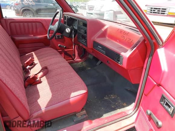 1992 Dodge Dakota S с VIN 1B7FL26X3NS677489, выставлен на аукционе IAAI как лот 42167931 с пробегом 108 582 миль миль и . История ставок и продаж доступна на DreamBid. Изображение 5.