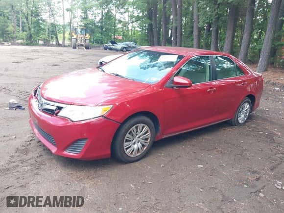 2012 Toyota Camry XLE z VIN 4T1BF1FK5CU528728, wystawiony jako IAAI lot #42732684 z przebiegiem 148 201 mil mil oraz . Historia ofert i sprzedaży dostępna na DreamBid. Obrazek 2.