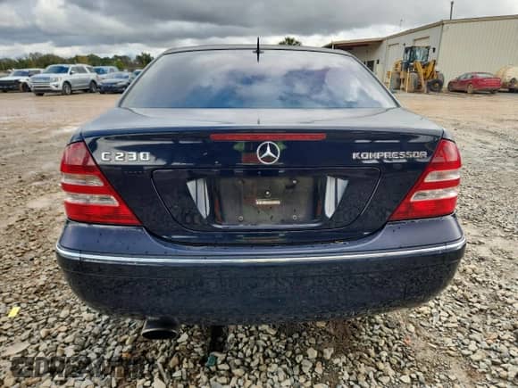 2005 Mercedes-Benz C 230 Kompressor z VIN WDBRF40JX5F717417, wystawiony jako Copart lot #90592545 z przebiegiem 174 613 mil mil oraz Czysty tytuł • Clean title. Historia ofert i sprzedaży dostępna na DreamBid. Obrazek 6.
