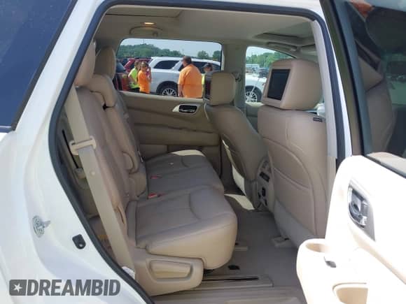 2014 Nissan Pathfinder SL with VIN 5N1AR2MM9EC686074, listed as a IAAI auction lot 42234599 with 113,493 mi miles and . Bid and sale history available at DreamBid. Image 8.