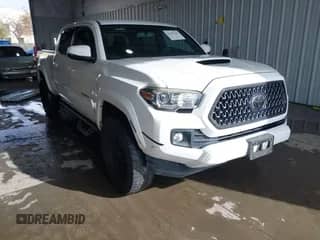 2017 Toyota Tacoma SR5 z VIN 3TMBZ5DN1HM010885, wystawiony jako IAAI lot #41787361 z przebiegiem 108 516 mil mil oraz . Historia ofert i sprzedaży dostępna na DreamBid. Obrazek 1.