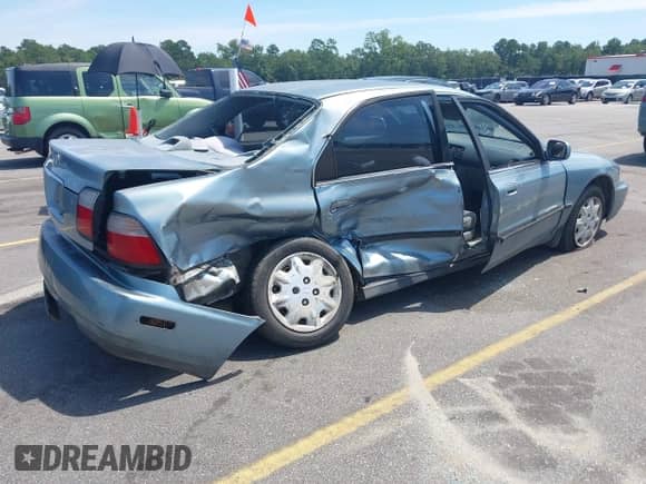 1996 Honda Accord LX z VIN 1HGCD5631TA033556, wystawiony jako IAAI lot #43053893 z przebiegiem 21 874 mil mil oraz . Historia ofert i sprzedaży dostępna na DreamBid. Obrazek 4.