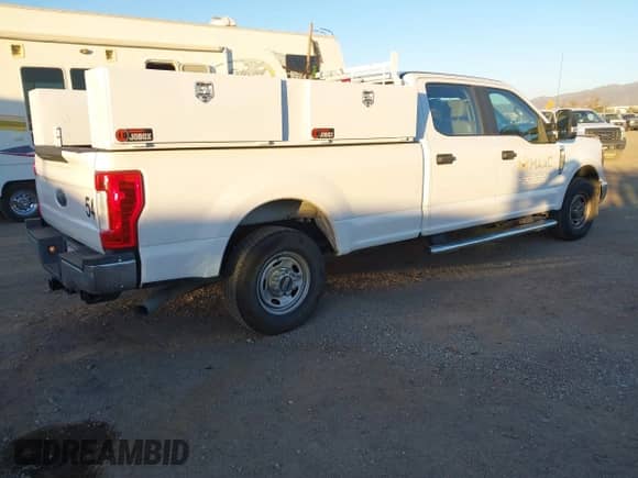 2019 Ford F-250 XL with VIN 1FT7W2A69KED53077, listed as a IAAI auction lot 40785535 with 47,928 mi miles and . Bid and sale history available at DreamBid. Image 4.