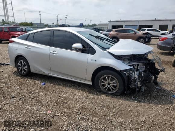 2018 Toyota Prius Plus with VIN JTDKARFP3J3069280, listed as a Copart auction lot 69215105 with 118,987 mi miles and Salvage title. Bid and sale history available at DreamBid. Image 4.