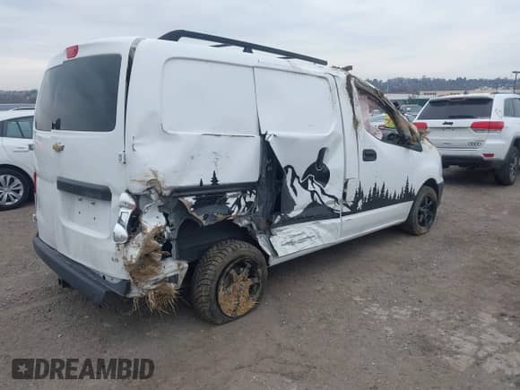 2015 Chevrolet City Express Cargo LS z VIN 3N63M0YN7FK725174, wystawiony jako IAAI lot #41715049 z przebiegiem 99 999 mil mil oraz . Historia ofert i sprzedaży dostępna na DreamBid. Obrazek 4.