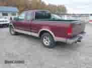1997 Ford F-150 XL z VIN 1FTEX17L8VNB15477, wystawiony jako IAAI lot #40924425 z przebiegiem 303 282 mil mil oraz . Historia ofert i sprzedaży dostępna na DreamBid. Obrazek 3.