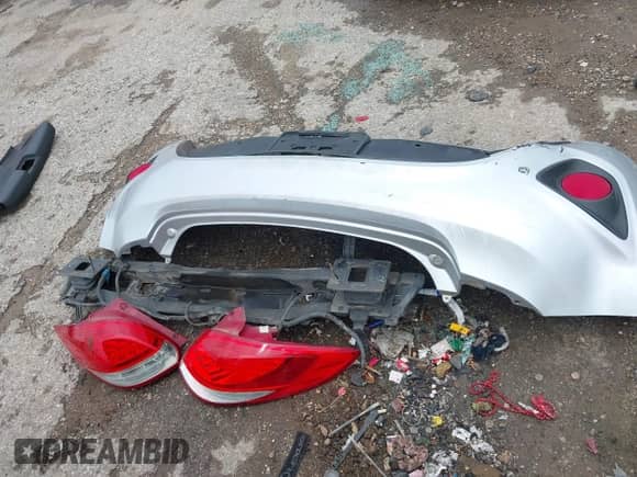 2013 Hyundai Veloster Turbo z VIN KMHTC6AE2DU122273, wystawiony jako IAAI lot #42174272 z przebiegiem 157 152 mil mil oraz . Historia ofert i sprzedaży dostępna na DreamBid. Obrazek 12.