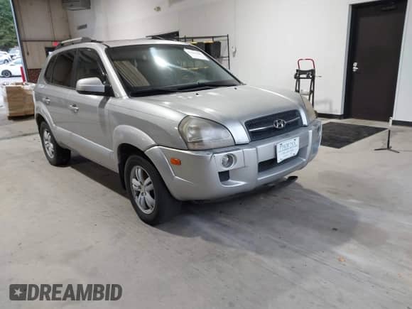 2007 Hyundai Tucson SE z VIN KM8JN12D47U485785, wystawiony jako IAAI lot #43306100 z przebiegiem 179 960 mil mil oraz . Historia ofert i sprzedaży dostępna na DreamBid. Obrazek 1.