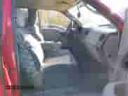 2006 Ford F-150 STX z VIN 1FTRX14WX6NA50648, wystawiony jako IAAI lot #43518643 z przebiegiem 177 536 mil mil oraz . Historia ofert i sprzedaży dostępna na DreamBid. Obrazek 5.