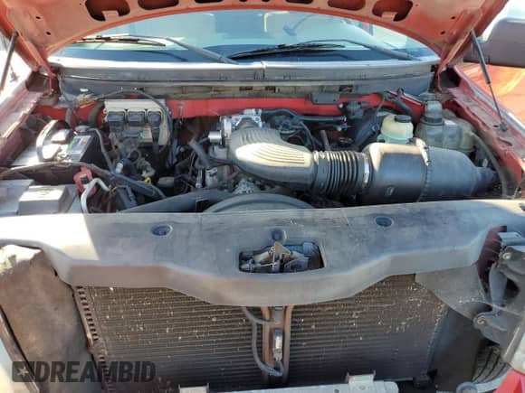 2005 Ford F-150 STX z VIN 1FTRX12W35FA03246, wystawiony jako Copart lot #86887815 z przebiegiem 282 082 mil mil oraz Szkoda całkowita • Salvage title. Historia ofert i sprzedaży dostępna na DreamBid. Obrazek 11.