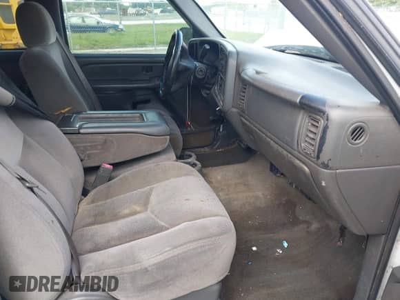 2004 GMC Sierra 1500 SLE with VIN 2GTEC19T241412009, listed as a IAAI auction lot 42525649 with Not provided miles and . Bid and sale history available at DreamBid. Image 5.