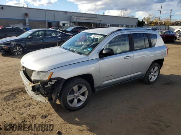 2011 Jeep Compass with VIN 1J4NT1FA0BD215838, listed as a Copart auction lot 89876445 with 124,875 mi miles and Salvage title. Bid and sale history available at DreamBid. Image 1.