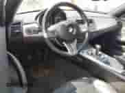 2003 BMW Z4 2.5i z VIN 4USBT33453LR61738, wystawiony jako Copart lot #80676185 z przebiegiem 95 107 mil mil oraz Szkoda całkowita • Salvage title. Historia ofert i sprzedaży dostępna na DreamBid. Obrazek 8.