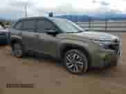 2025 Subaru Forester Touring Hybrid z VIN JF2SLSTDXSH414838, wystawiony jako Copart lot #80369995 z przebiegiem 2 657 mil mil oraz Szkoda całkowita • Salvage title. Historia ofert i sprzedaży dostępna na DreamBid. Obrazek 4.