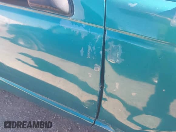 1993 GMC Sierra 1500 with VIN 1GTDC14Z4PE508587, listed as a IAAI auction lot 43562709 with 291,969 mi miles and . Bid and sale history available at DreamBid. Image 6.