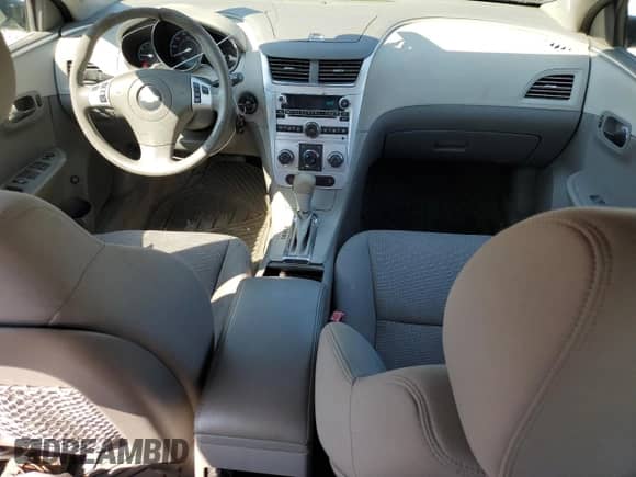 2012 Chevrolet Malibu 1LS z VIN 1G1ZB5E09CF225177, wystawiony jako Copart lot #80179275 z przebiegiem 163 635 mil mil oraz Czysty tytuł • Clean title. Historia ofert i sprzedaży dostępna na DreamBid. Obrazek 8.