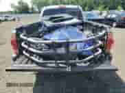 2015 Toyota Tacoma PreRunner z VIN 5TFTX4GN8FX046564, wystawiony jako Copart lot #65390645 z przebiegiem 146 119 mil mil oraz Szkoda całkowita • Salvage title. Historia ofert i sprzedaży dostępna na DreamBid. Obrazek 6.