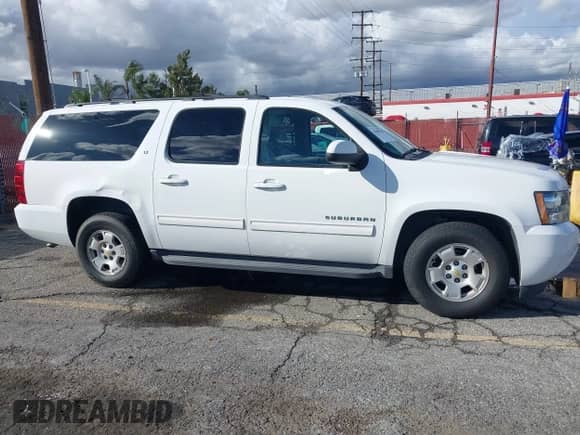 2010 Chevrolet Suburban LT z VIN 1GNUCJE05AR210539, wystawiony jako IAAI lot #41805107 z przebiegiem 166 305 mil mil oraz . Historia ofert i sprzedaży dostępna na DreamBid. Obrazek 13.