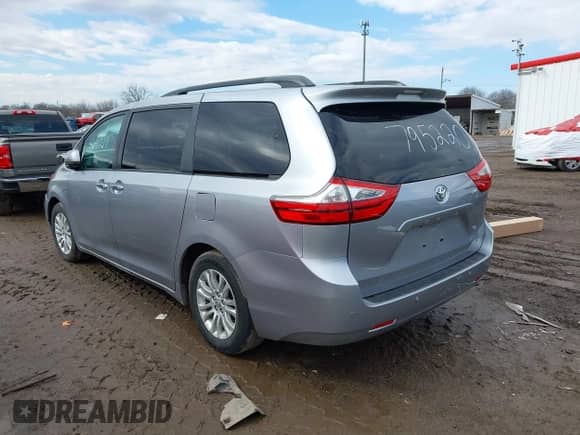 2017 Toyota Sienna XLE Auto Access Seat z VIN 5TDYZ3DC9HS795220, wystawiony jako IAAI lot #41641227 z przebiegiem 86 336 mil mil oraz . Historia ofert i sprzedaży dostępna na DreamBid. Obrazek 3.