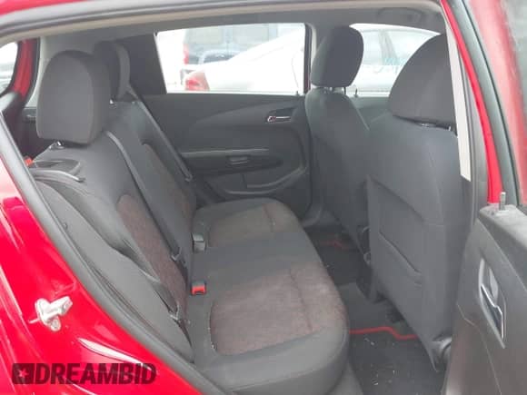 2017 Chevrolet Sonic LT z VIN 1G1JD6SB9H4155251, wystawiony jako IAAI lot #42886406 z przebiegiem 135 499 mil mil oraz . Historia ofert i sprzedaży dostępna na DreamBid. Obrazek 8.