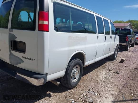 2003 Chevrolet Express Passenger with VIN 1GAHG39U331116872, listed as a IAAI auction lot 42273134 with 70,473 mi miles and . Bid and sale history available at DreamBid. Image 4.