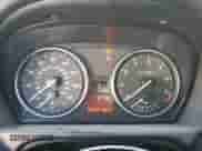 2011 BMW 3 Series 328i z VIN WBAPH5G59BNM80063, wystawiony jako Copart lot #86606555 z przebiegiem 104 615 mil mil oraz Czysty tytuł • Clean title. Historia ofert i sprzedaży dostępna na DreamBid. Obrazek 9.