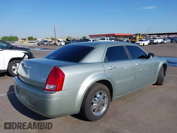 2005 Chrysler 300 300 z VIN 2C3JA43R95H140865, wystawiony jako IAAI lot #43090050 z przebiegiem 88 466 mil mil oraz . Historia ofert i sprzedaży dostępna na DreamBid. Obrazek 4.