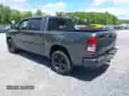 2022 Ram 1500 Big Horn z VIN 1C6RRFFG4NN379347, wystawiony jako IAAI lot #42377532 z przebiegiem 64 311 mil mil oraz . Historia ofert i sprzedaży dostępna na DreamBid. Obrazek 3.