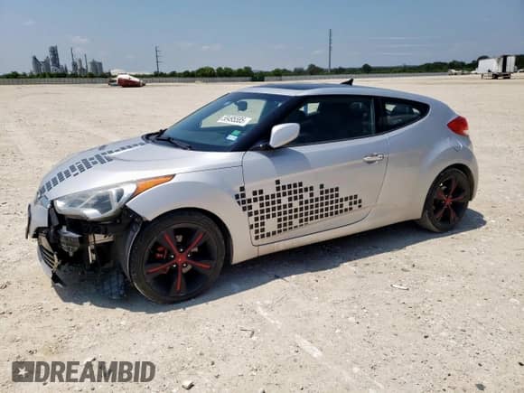 2013 Hyundai Veloster w/Black Int z VIN KMHTC6AD9DU147646, wystawiony jako Copart lot #58495585 z przebiegiem 121 781 mil mil oraz Szkoda całkowita • Salvage title. Historia ofert i sprzedaży dostępna na DreamBid. Obrazek 1.