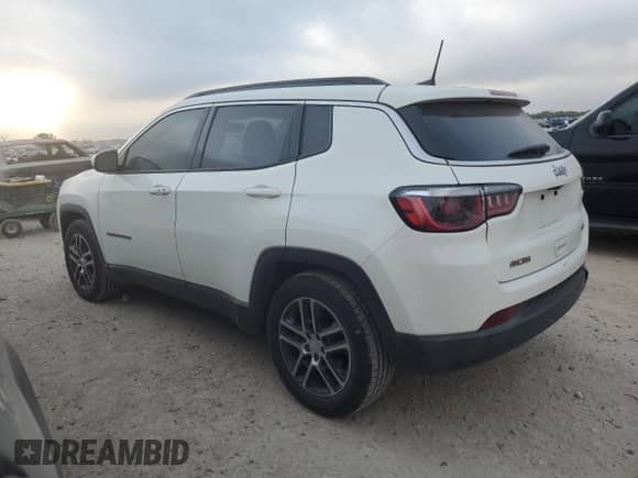 2019 Jeep Compass Altitude z VIN 3C4NJCBBXKT711522, wystawiony jako Copart lot #82715655 z przebiegiem 128 723 mil mil oraz Czysty tytuł • Clean title. Historia ofert i sprzedaży dostępna na DreamBid. Obrazek 2.