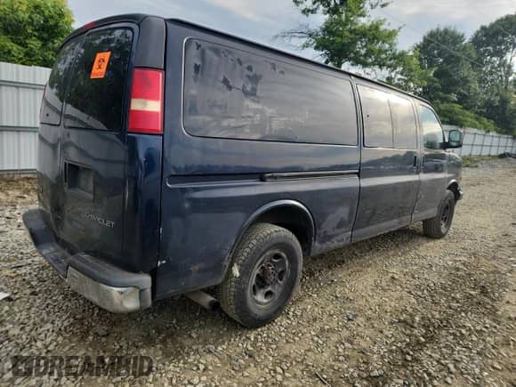 2005 Chevrolet Express Passenger с VIN 1GAHG39U351106832, выставлен на аукционе Copart как лот 65156805 с пробегом 293 700 миль миль и Списание • Salvage title. История ставок и продаж доступна на DreamBid. Изображение 3.