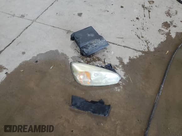 2004 Chevrolet Malibu z VIN 1G1ZS52FX4F152685, wystawiony jako Copart lot #63040175 z przebiegiem 407 264 mil mil oraz Szkoda całkowita • Salvage title. Historia ofert i sprzedaży dostępna na DreamBid. Obrazek 12.