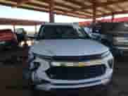 2024 Chevrolet TrailBlazer LT z VIN KL79MRSL5RB077405, wystawiony jako IAAI lot #42287769 z przebiegiem 26 150 mil mil oraz . Historia ofert i sprzedaży dostępna na DreamBid. Obrazek 6.