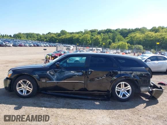 2005 Dodge Magnum RT with VIN 2D8GV58265H117945, listed as a IAAI auction lot 43107189 with 93,996 mi miles and . Bid and sale history available at DreamBid. Image 15.