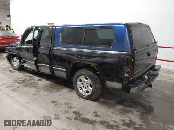 2000 Chevrolet Silverado 1500 LS with VIN 2GCEC19T3Y1333843, listed as a IAAI auction lot 41721344 with Not provided miles and . Bid and sale history available at DreamBid. Image 3.