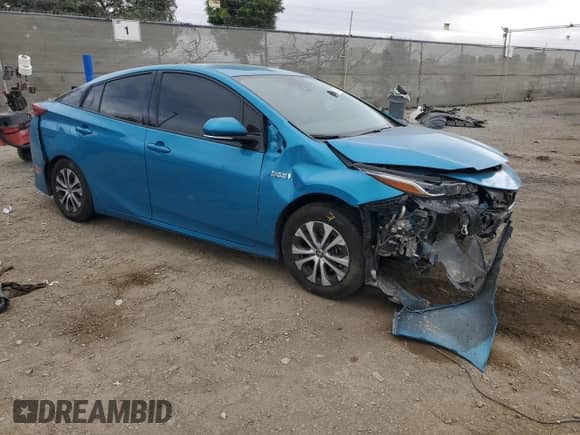 2020 Toyota Prius XLE with VIN JTDKARFP0L3142446, listed as a Copart auction lot 86727155 with 101,321 mi miles and Salvage title. Bid and sale history available at DreamBid. Image 4.