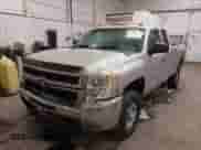 2010 Chevrolet Silverado 2500HD Work Truck z VIN 1GC5KVBG0AZ186238, wystawiony jako IAAI lot #41379847 z przebiegiem 141 388 mil mil oraz . Historia ofert i sprzedaży dostępna na DreamBid. Obrazek 2.