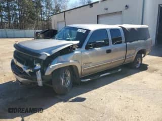 2002 Chevrolet Silverado 2500HD LS z VIN 1GCHK29192E150666, wystawiony jako Copart lot #50776695 z przebiegiem 214 436 mil mil oraz Szkoda całkowita • Salvage title. Historia ofert i sprzedaży dostępna na DreamBid. Obrazek 1.