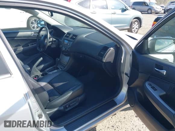 2005 Honda Accord EX-L с VIN 1HGCM66555A056803, выставлен на аукционе IAAI как лот 43250184 с пробегом 194 799 миль миль и . История ставок и продаж доступна на DreamBid. Изображение 5.