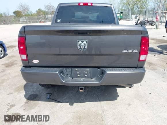 2018 Ram 1500 Express z VIN 3C6RR7KG1JG238637, wystawiony jako IAAI lot #42215424 z przebiegiem 85 769 mil mil oraz . Historia ofert i sprzedaży dostępna na DreamBid. Obrazek 16.