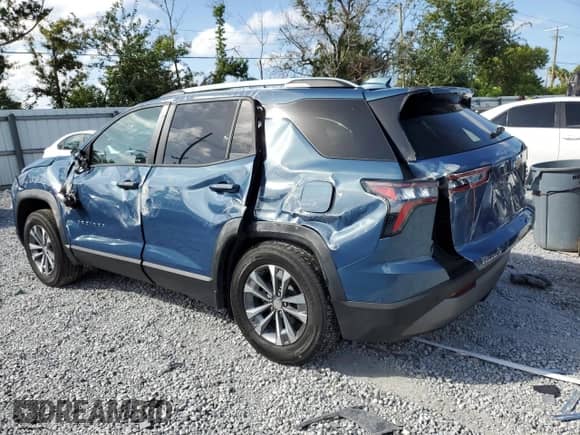 2025 Chevrolet Equinox FWD LT with VIN 3GNAXHEG0SL236522, listed as a Copart auction lot 84652295 with 6,131 mi miles and Non repairable. Bid and sale history available at DreamBid. Image 2.