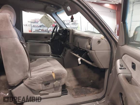 2000 Chevrolet Silverado 2500 LS with VIN 1GCGC29U8YE158530, listed as a IAAI auction lot 41507909 with 291,727 mi miles and . Bid and sale history available at DreamBid. Image 5.