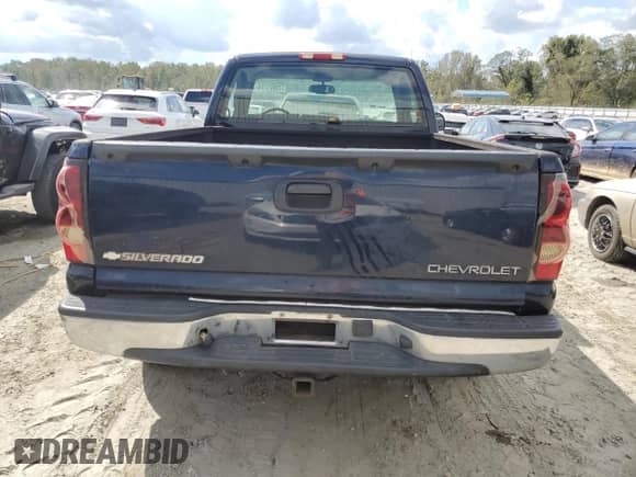 2005 Chevrolet Silverado 1500 LS с VIN 1GCEC14V35Z140989, выставлен на аукционе Copart как лот 73601774 с пробегом 236 233 миль миль и Списание • Salvage title. История ставок и продаж доступна на DreamBid. Изображение 6.