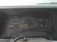1999 Chevrolet Silverado 3500 z VIN 1GCHK33R4XF096473, wystawiony jako Copart lot #65189104 z przebiegiem 174 416 mil mil oraz Szkoda całkowita • Salvage title. Historia ofert i sprzedaży dostępna na DreamBid. Obrazek 9.
