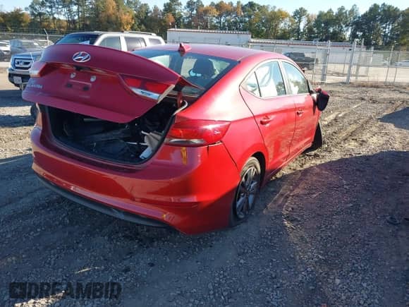 2018 Hyundai Elantra SEL z VIN 5NPD84LF0JH318142, wystawiony jako IAAI lot #43395270 z przebiegiem Nie podano mil oraz . Historia ofert i sprzedaży dostępna na DreamBid. Obrazek 4.