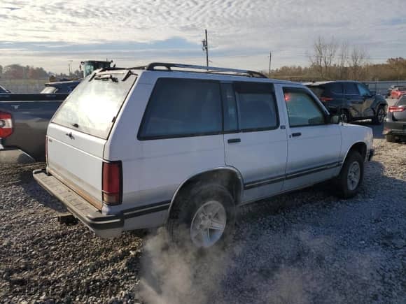 1993 Chevrolet Blazer с VIN 1GNCS13W2P2176146, выставлен на аукционе Copart как лот 83377744 с пробегом 135 816 миль миль и На запчасти • Non repairable. История ставок и продаж доступна на DreamBid. Изображение 3.