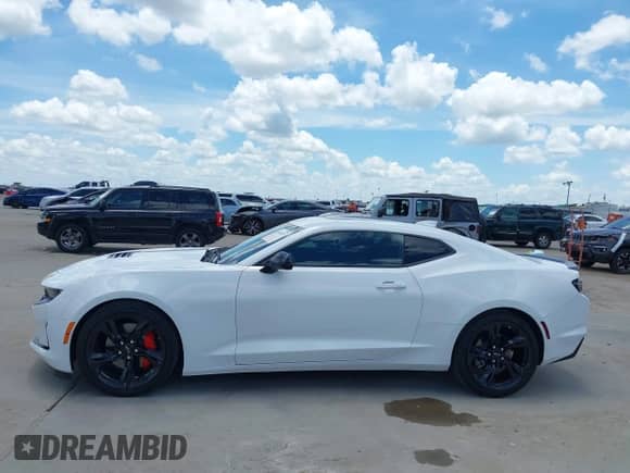 2023 Chevrolet Camaro 1SS z VIN 1G1FF1R70P0113402, wystawiony jako IAAI lot #42611679 z przebiegiem 47 062 mil mil oraz . Historia ofert i sprzedaży dostępna na DreamBid. Obrazek 13.