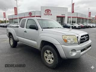 2006 Toyota Tacoma z VIN 5TEUU42N26Z220447, wystawiony jako Copart lot #89505795 z przebiegiem 154 110 mil mil oraz Czysty tytuł • Clean title. Historia ofert i sprzedaży dostępna na DreamBid. Obrazek 1.
