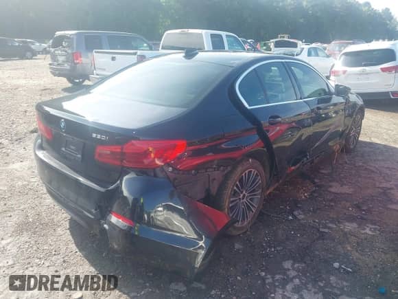 2019 BMW 5 Series 530i с VIN WBAJA5C53KBX46825, выставлен на аукционе IAAI как лот 42670532 с пробегом 65 190 миль миль и . История ставок и продаж доступна на DreamBid. Изображение 4.